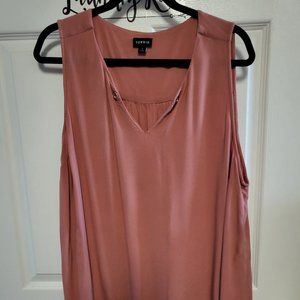 Women's Torrid Mauve/Pink Sleeveless Blouse with Gold accent Clasp. Plus size 3